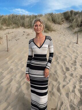 BCBG Striped Maxi Dress Bodycon Semi-Formal Size Medium Black White (c)